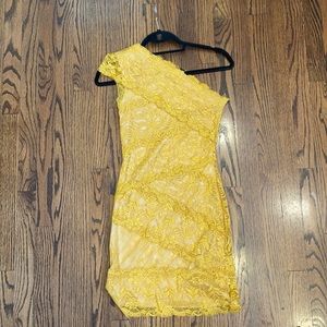 Bebe lace bodycon one shoulder